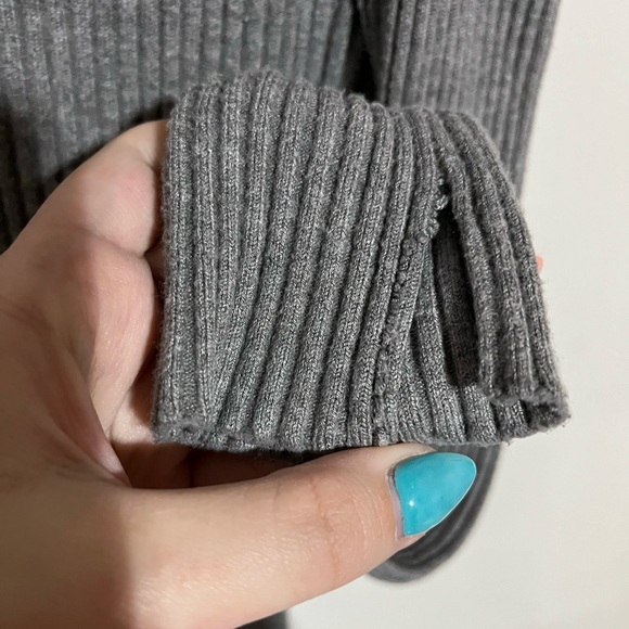 Cold shoulder mock neck - Picture 2 of 2